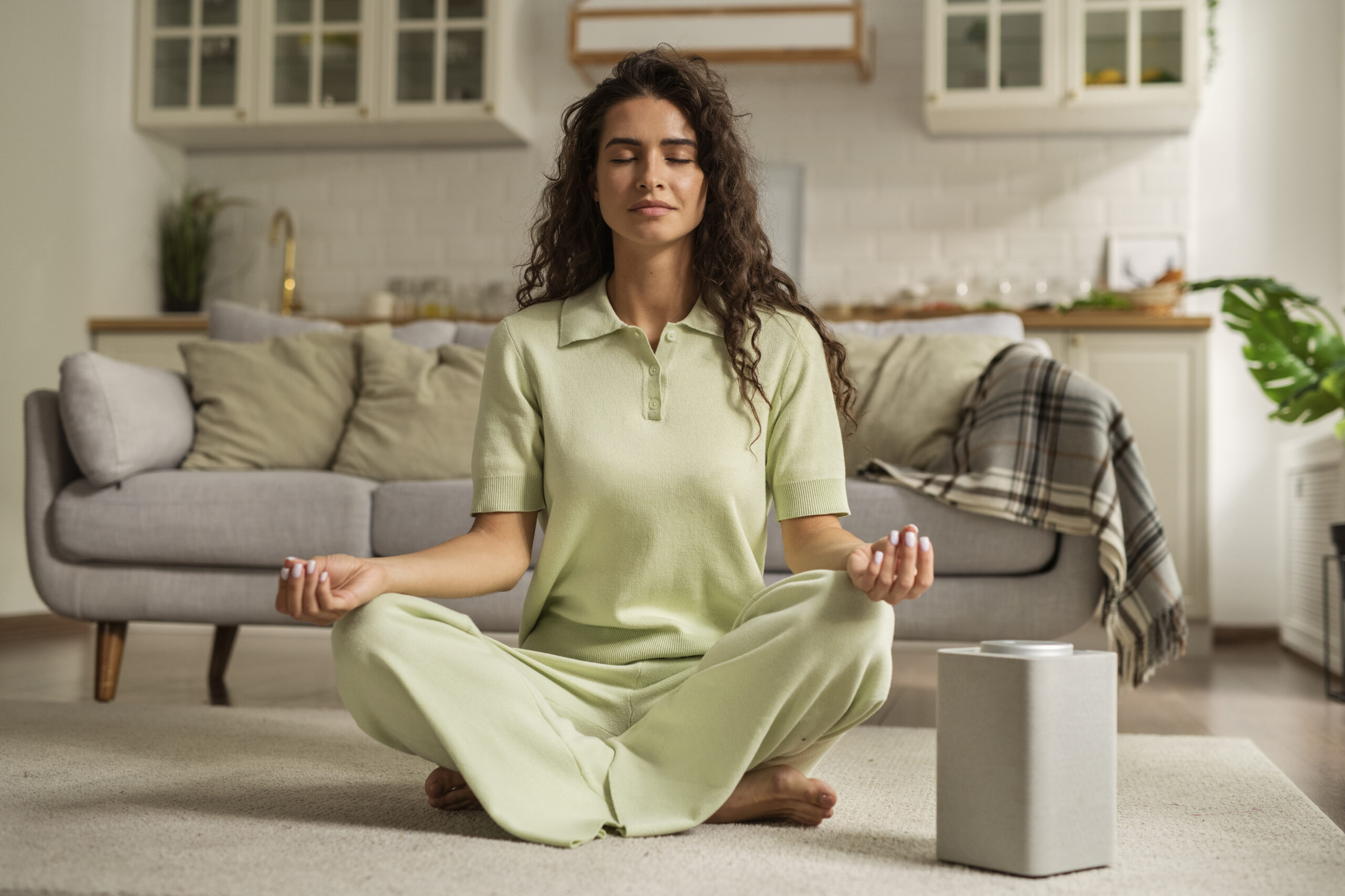 full-shot-woman-meditating-home